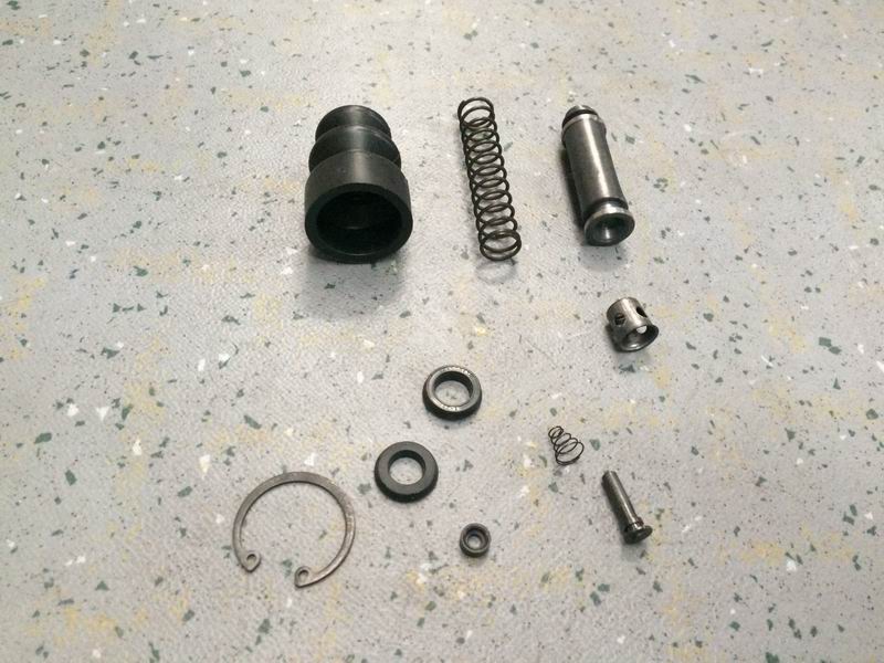 Clutch master pump repair package; contains 10 pieces-1