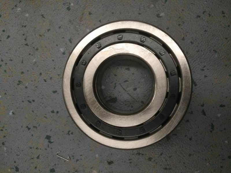 Two-axle rear roller bearing