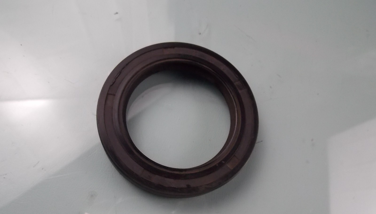 Two-axis rear oil seal