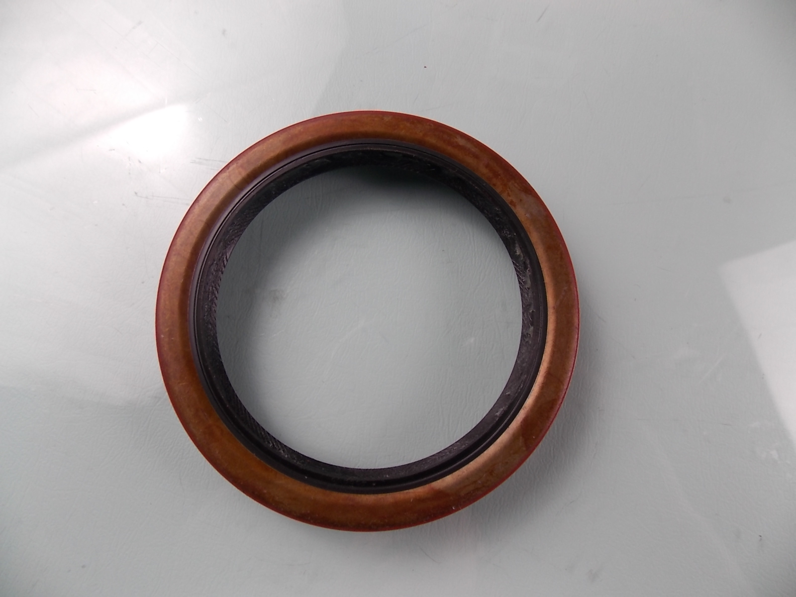 Two-axis oil seal