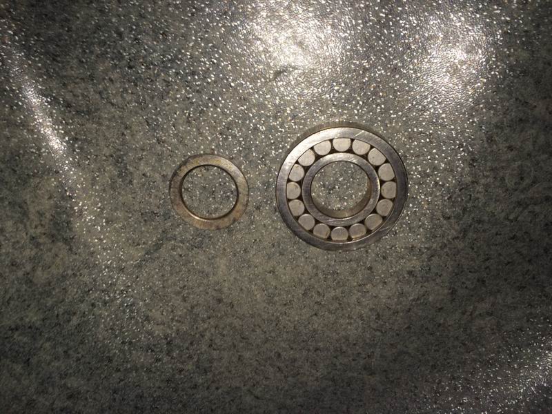 Two-axle rear roller bearing