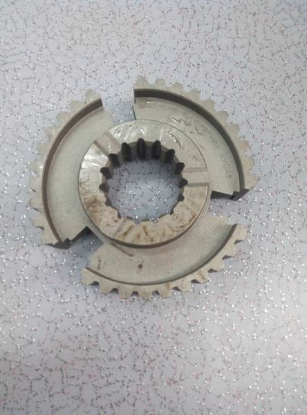 Five- and six-speed synchronizer gear