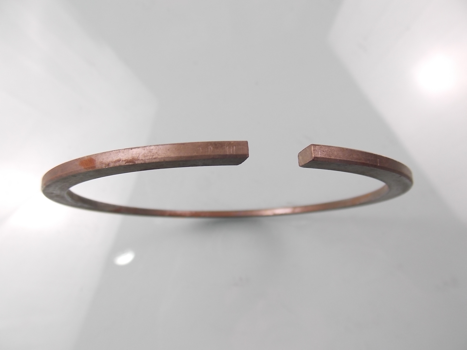 Отрегулируйте прокладку