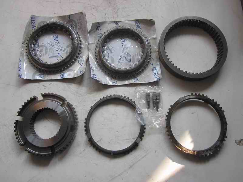 Синхронизатор второй и третьей передачи; удалить то же самое, что и 1708-00322