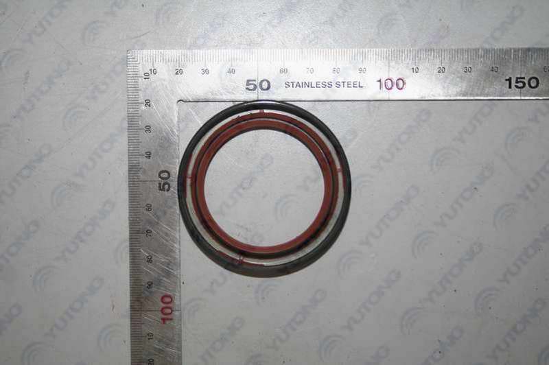 One-axis oil seal