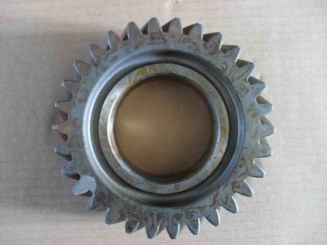 Second-axis three-speed gear