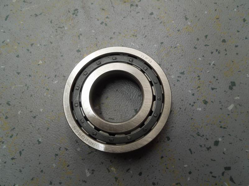 Rear roller bearing of intermediate shaft
