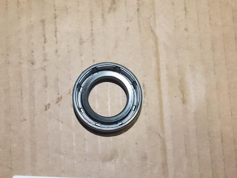 Transmission top cover oil seal assembly