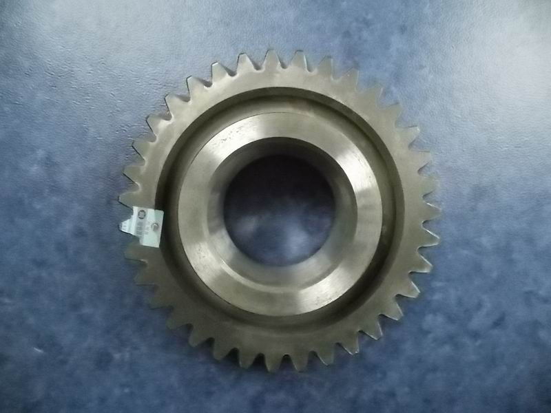 Промежуточный вал с четырьмя зубьями шестерни