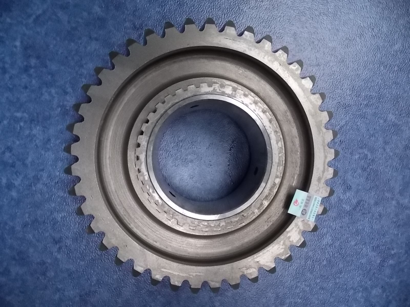 Two-axis second gear teeth