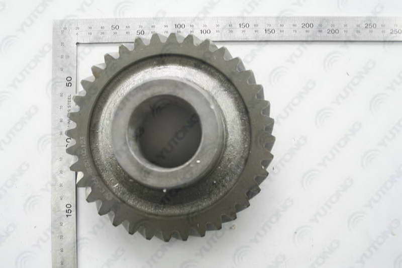 Intermediate shaft four gear teeth
