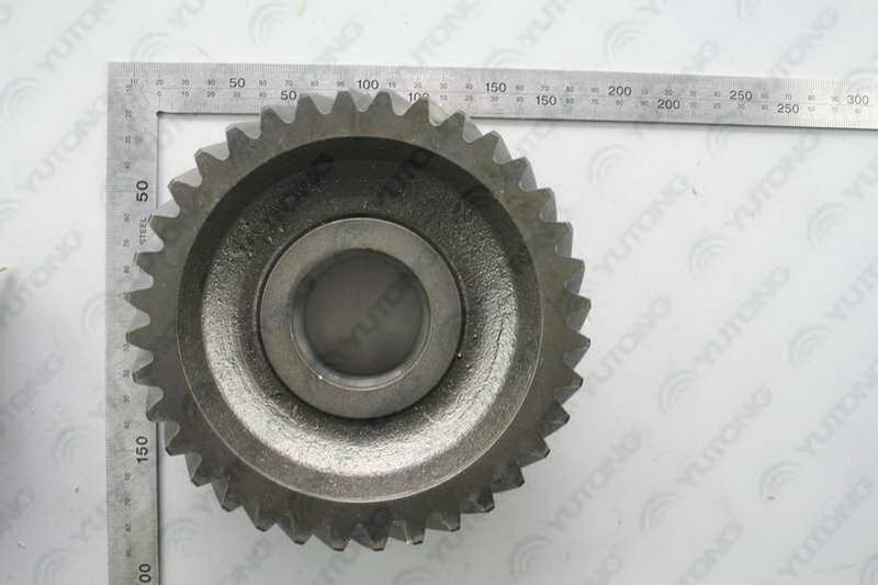 Intermediate shaft four gear teeth-1