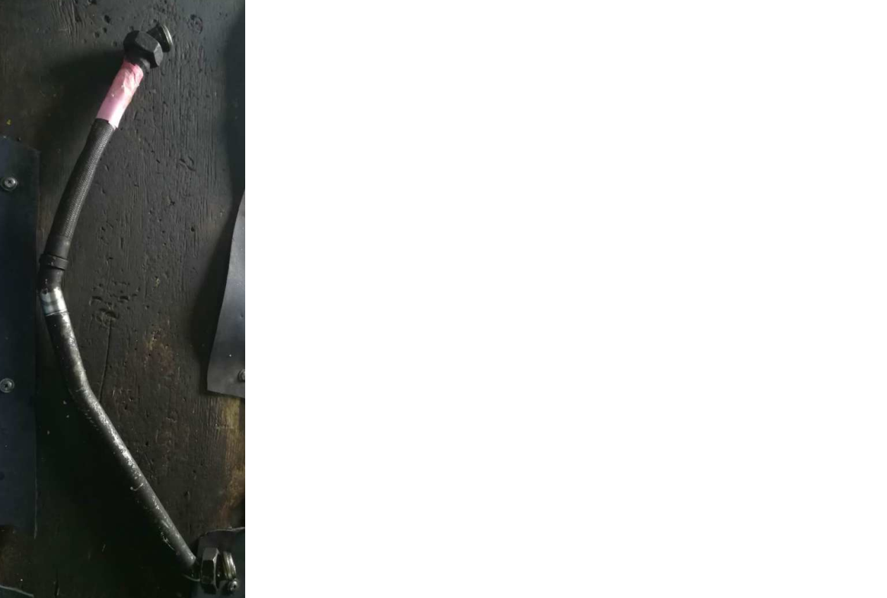 Маслопровод трансмиссии (внешний с тупым углом изгиба)