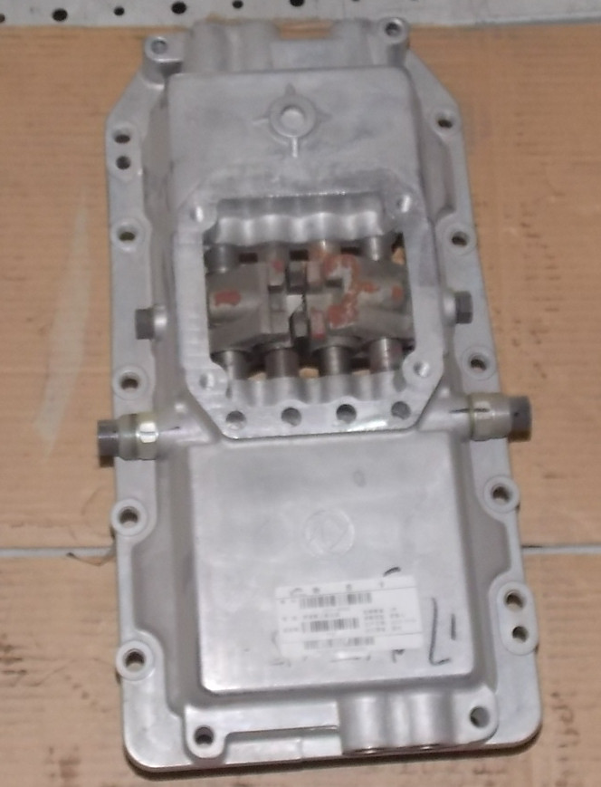 Transmission upper cover assembly