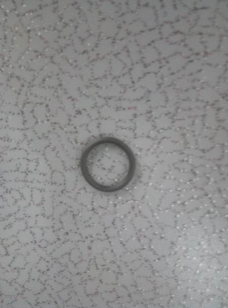 Уплотнительное кольцо между маслопроводом