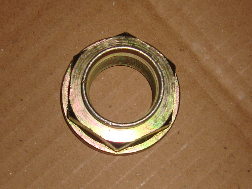 Lock nut-output flange