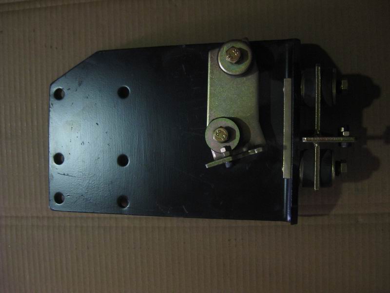 Крышка вала переключения передач; можно заменить на 1766-00651