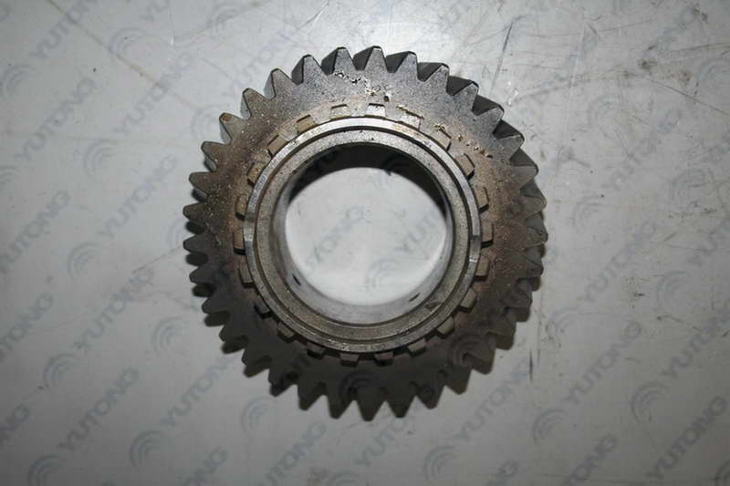 Second-axis and third-speed gears