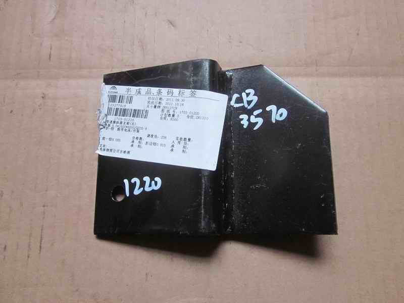 Three soft shaft operator bracket, right