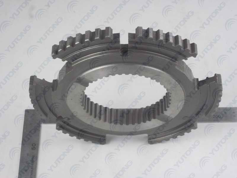 Держатель зубьев синхронизатора первой и второй передач.