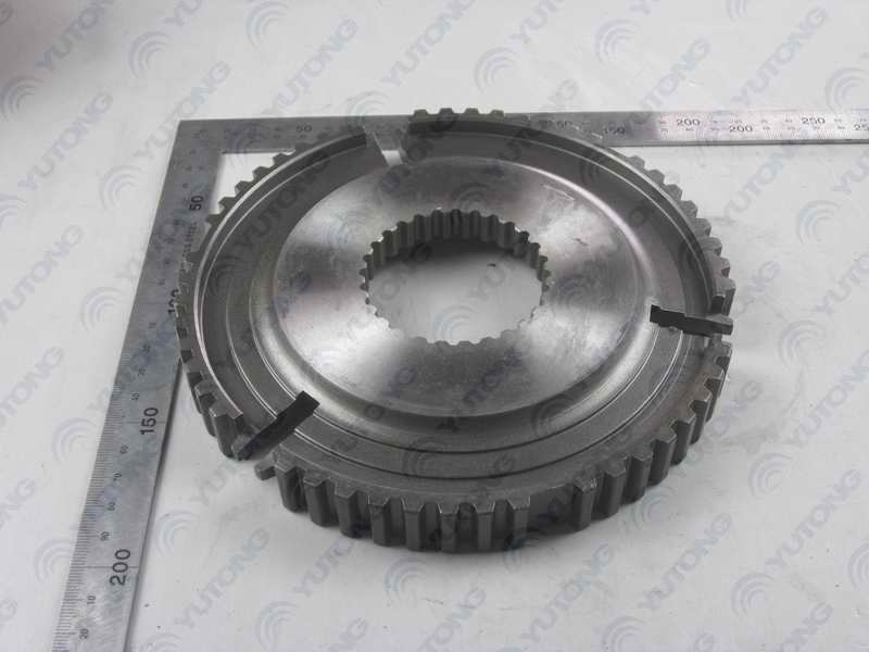 Five- and six-speed synchronizer gear