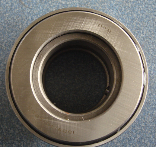 Separating bearings and seats