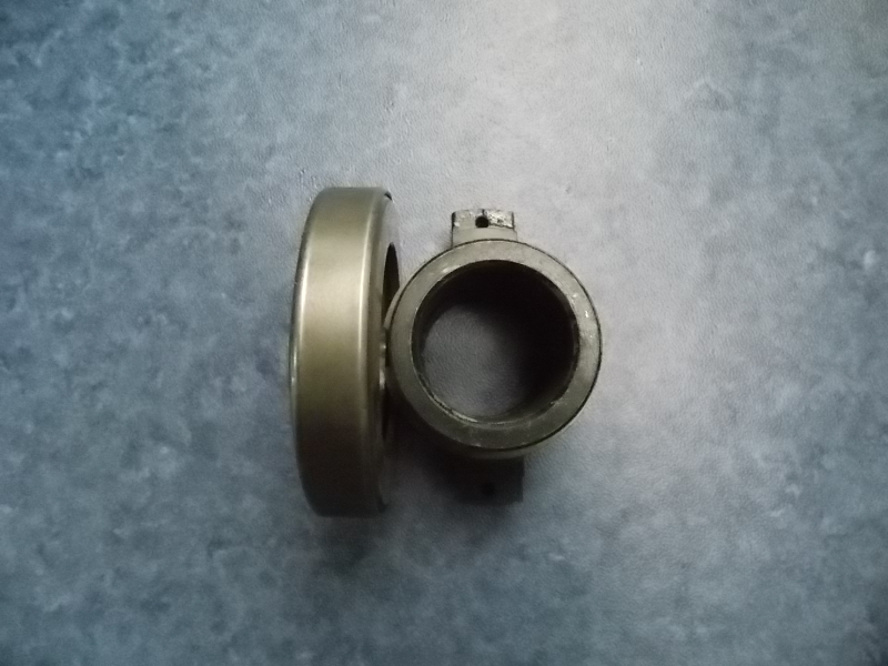 Clutch separation bearing and seat assembly