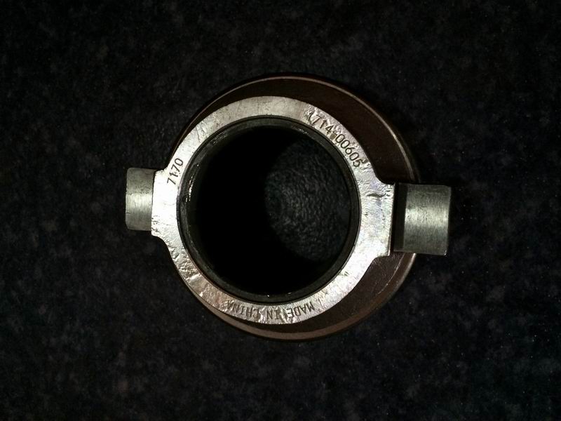 Separated bearings; maintenance-free; can be replaced by 1762-02813