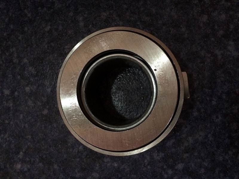 Separated bearings; maintenance-free; can be replaced by 1762-02813-1