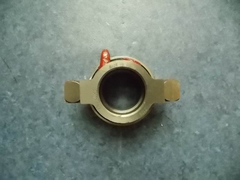 Clutch separation bearing and seat assembly