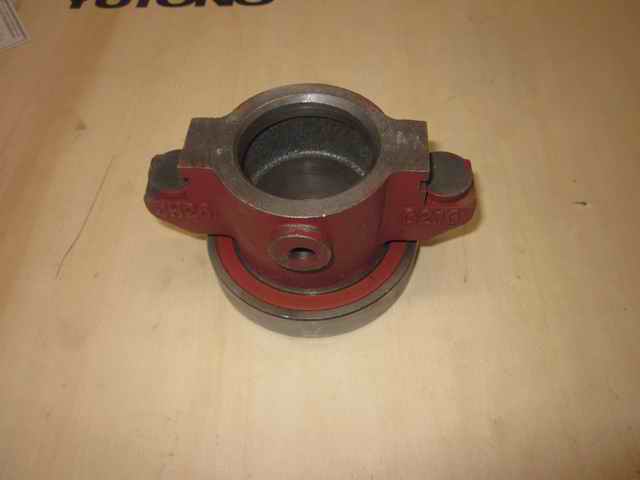 Clutch separation bearing and seat assembly