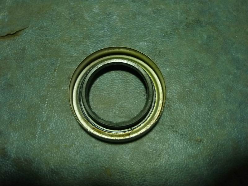 One-axis oil seal