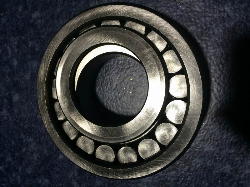 Two-axle rear roller bearing