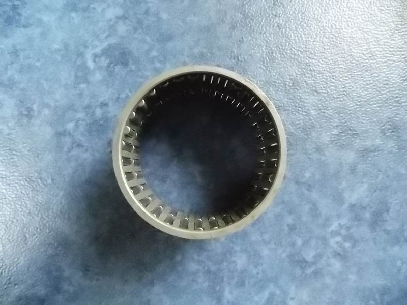 Игольчатые роликоподшипники первой и второй передач.