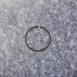 Synchronizer hub lock ring - one reverse gear