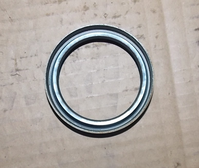 Two-axis oil seal