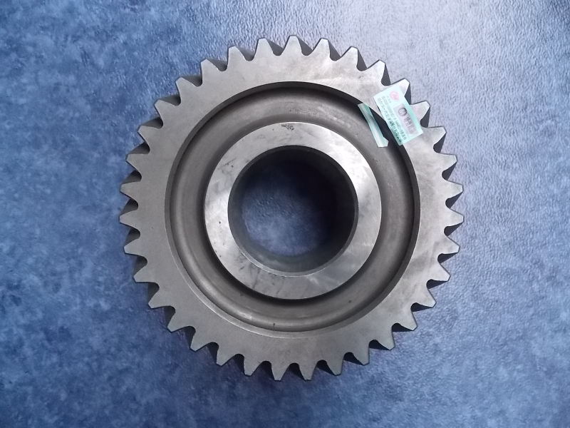 Промежуточный вал четыре передачи