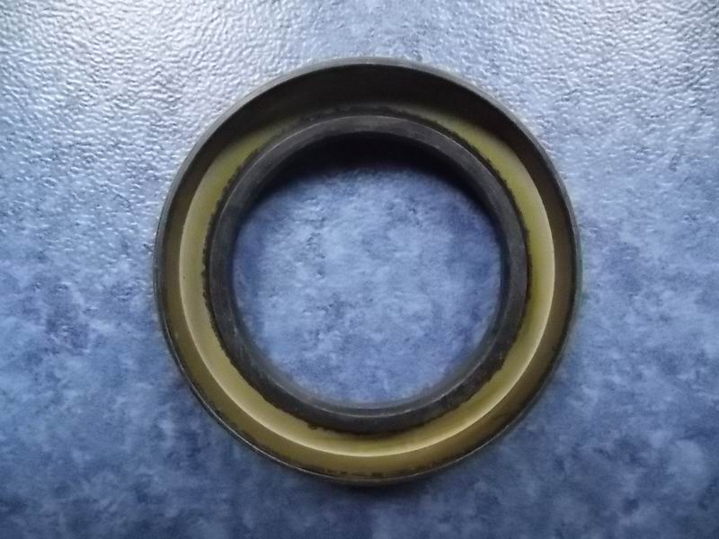 Two-axis oil seal