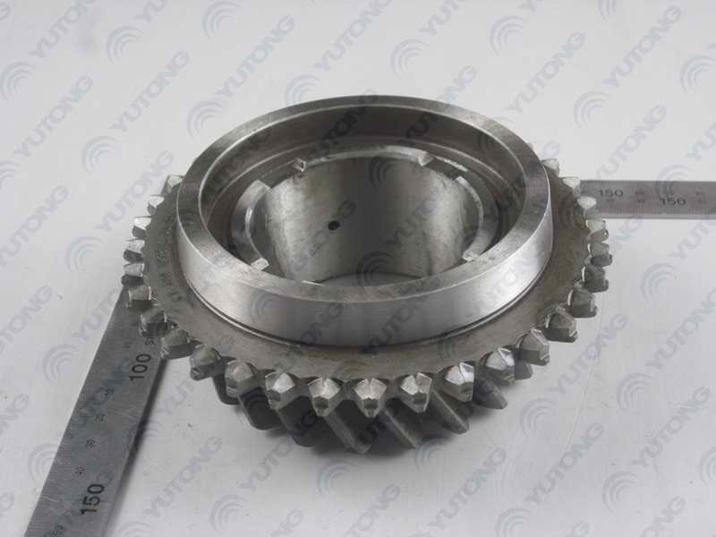 Two-axis six-speed gear