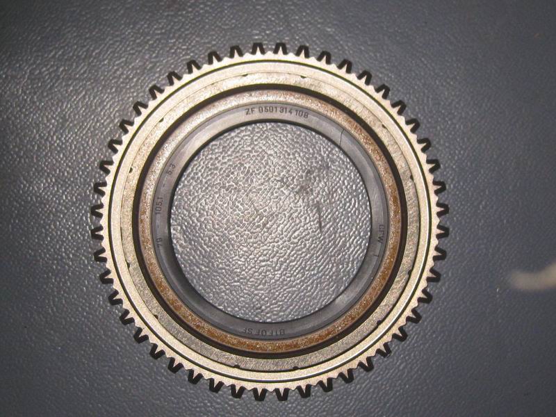 Transmission four-speed conical hub