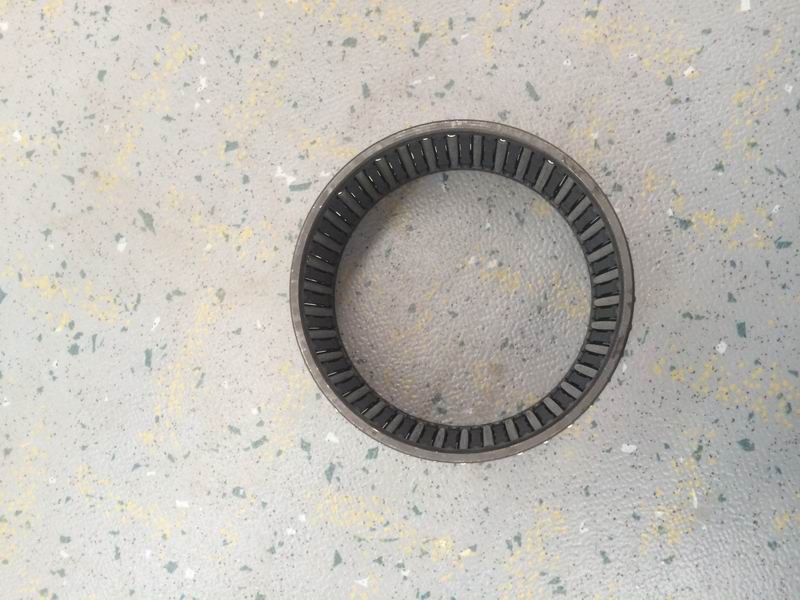 Two-axle reverse gear bearing