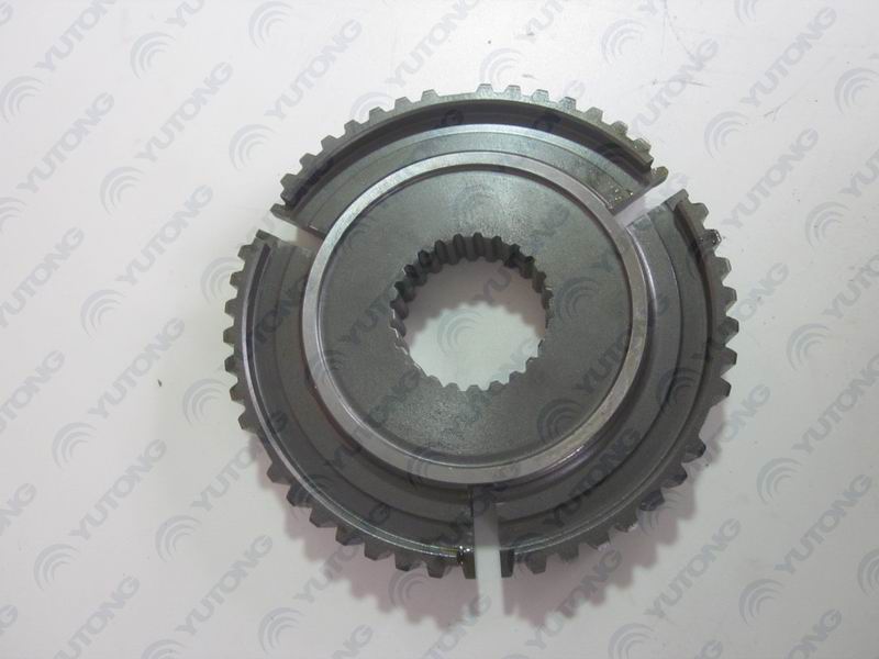 Five- and six-speed synchronizer gear