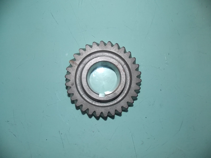 Intermediate shaft three-speed teeth