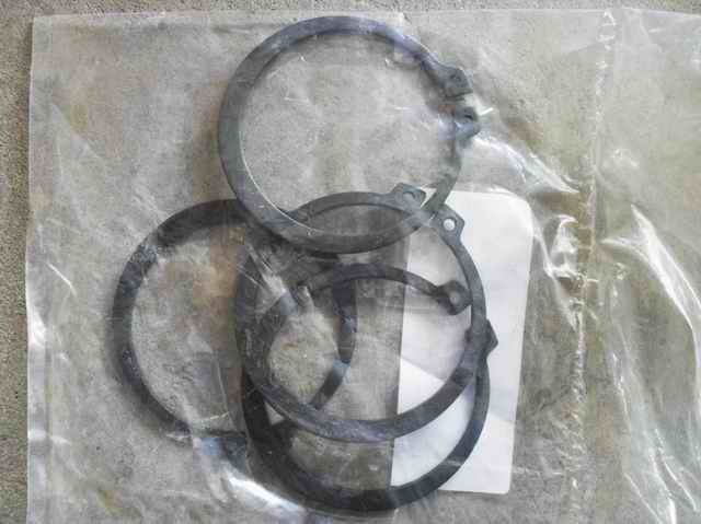 Elastic retaining ring for two-axis shaft