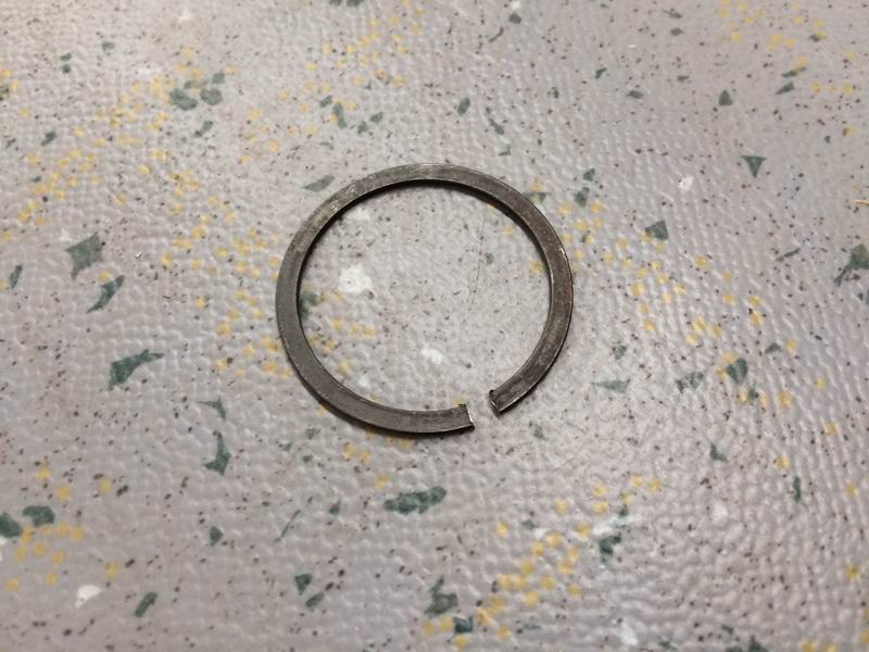 Стопорное кольцо из стальной проволоки сплющенное для вала