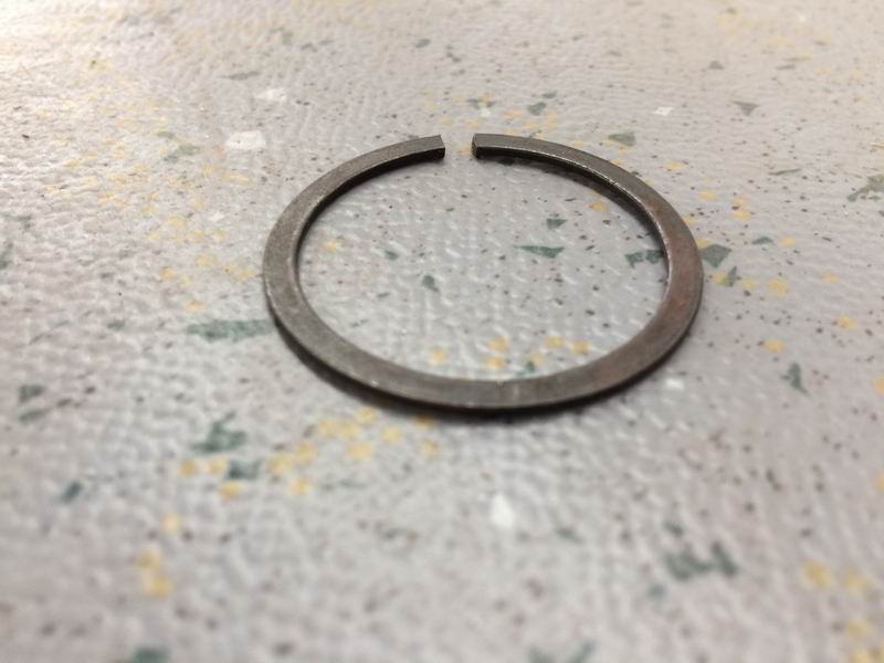 Стопорное кольцо из стальной проволоки сплющенное для вала-1
