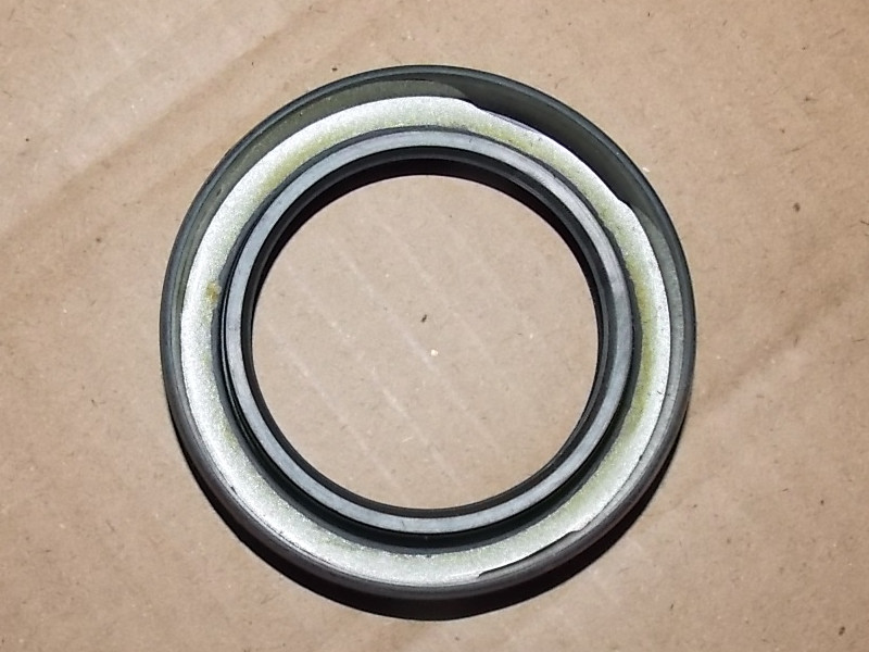 Two-axis oil seal