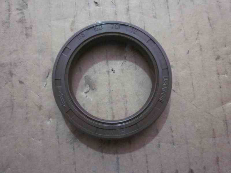 Two-axis oil seal