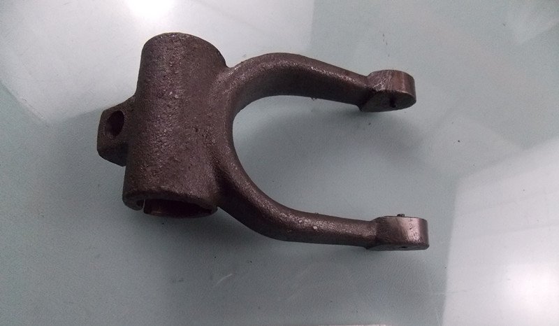 Clutch splitter fork with pin assembly; 17KDA68