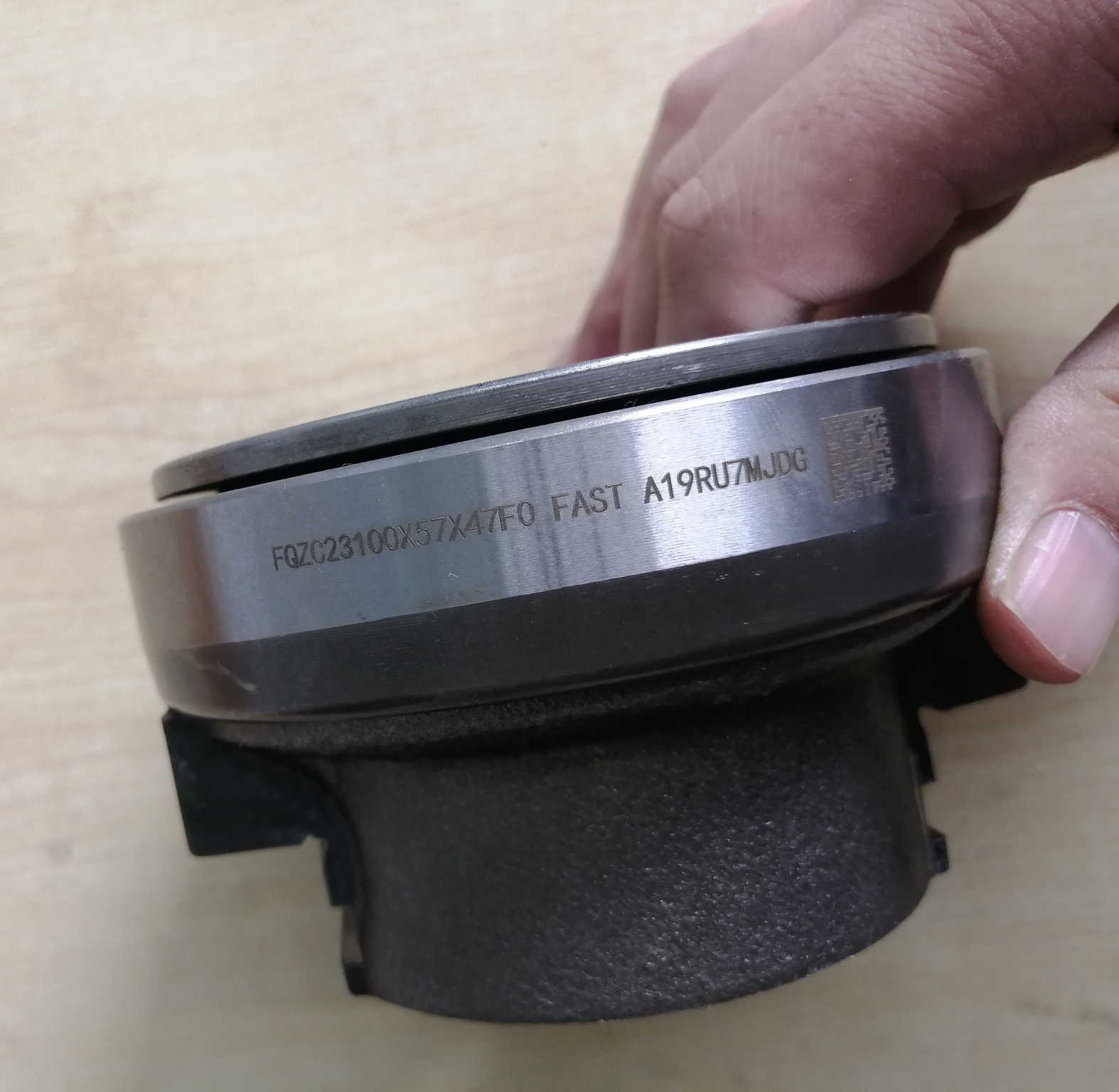 Clutch separation bearing assembly; maintenance-free-2